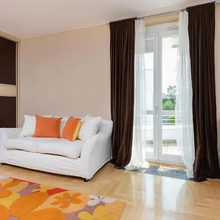 Orlowo Park - Spacious With Winter Garden By Renters Daire