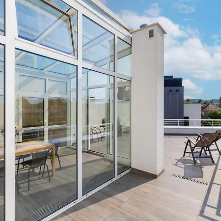 Orlowo Park - Spacious With Winter Garden By Renters Daire *