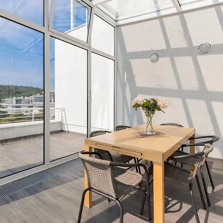 Daire Orlowo Park - Spacious With Winter Garden By Renters *