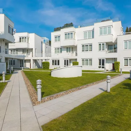 Daire Orlowo Park - Spacious With Winter Garden By Renters