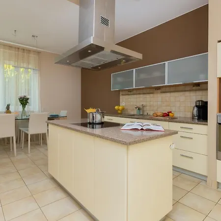 Orlowo Park - Spacious With Winter Garden By Renters Daire Gdynia