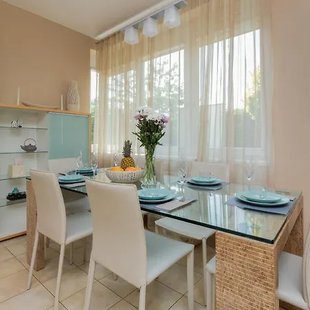 Orlowo Park - Spacious With Winter Garden By Renters Daire Gdynia