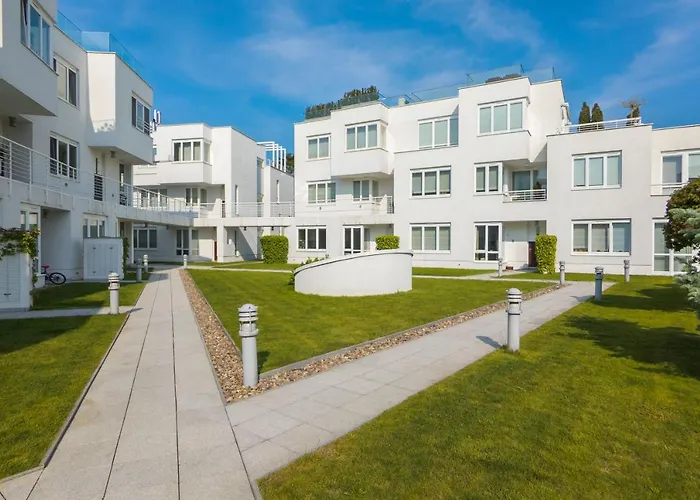 Apartamento Orlowo Park - Spacious With Winter Garden By Renters