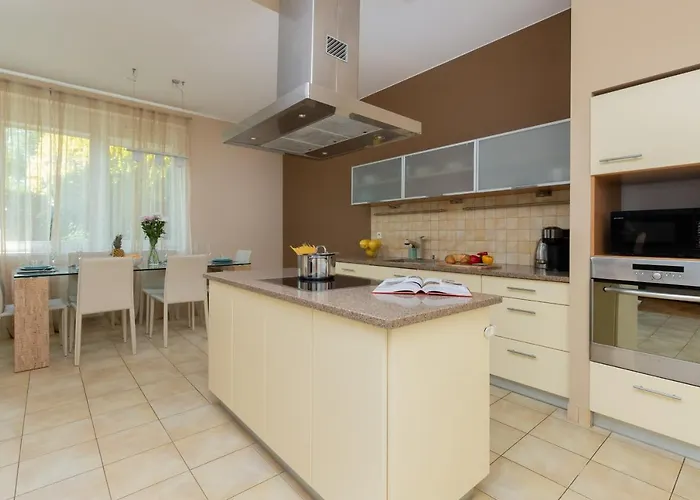 Orlowo Park - Spacious With Winter Garden By Renters Apartamento Gdynia